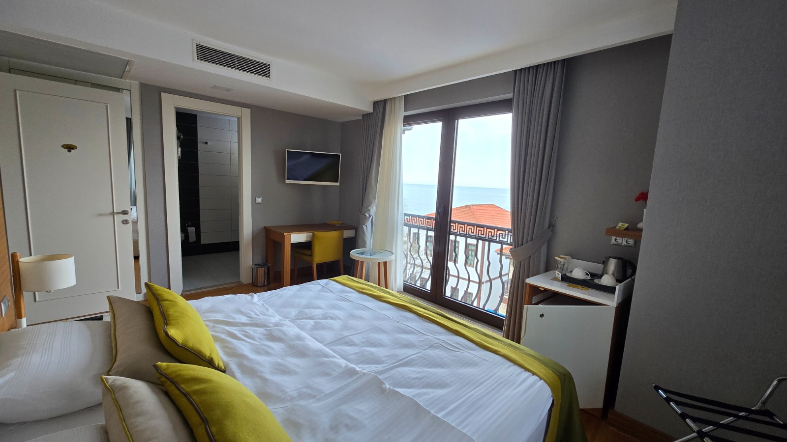 TAŞBAŞI MAHALLESİNDE SATILIK TARİHİ OTEL